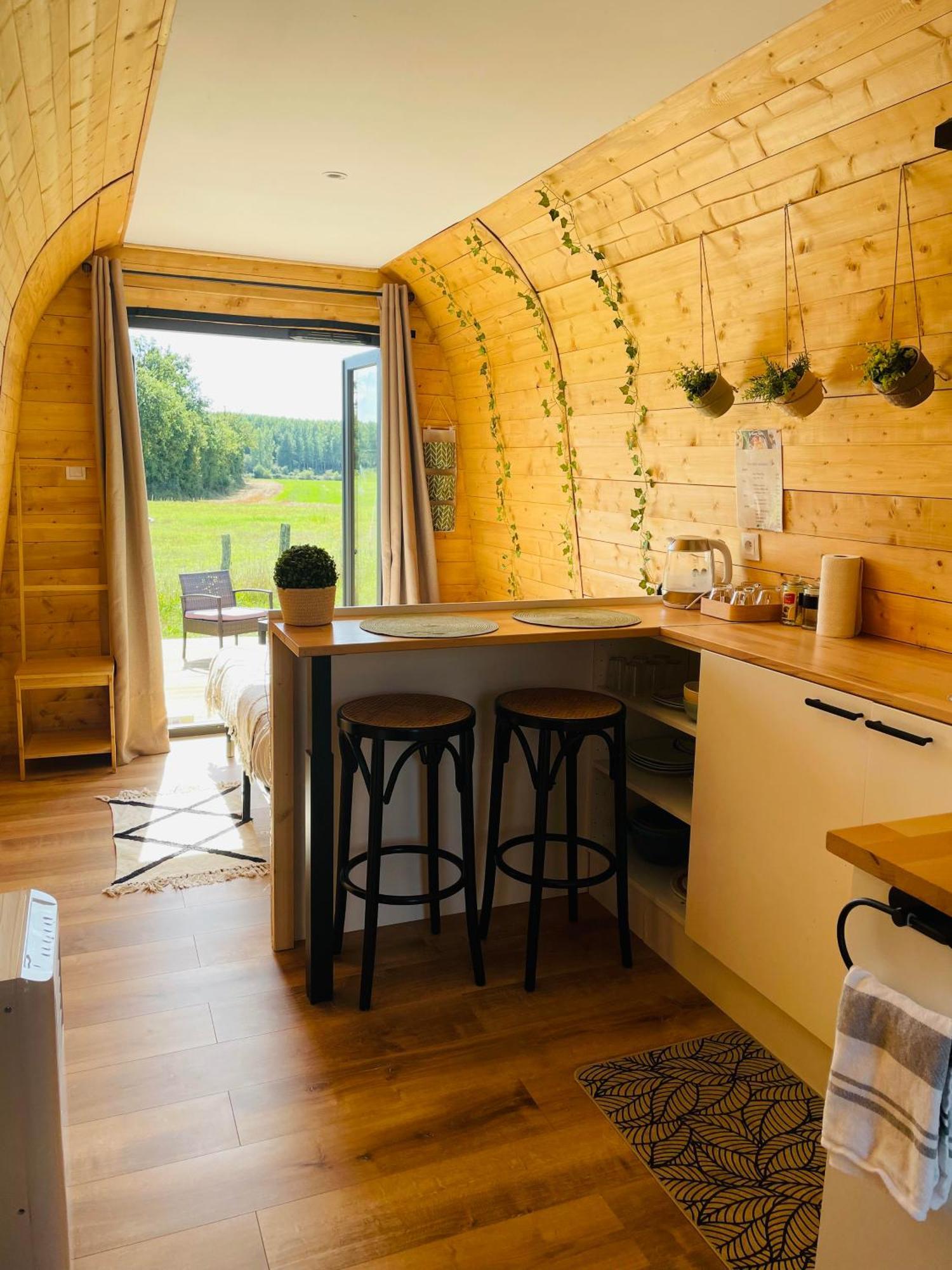 Logement Insolite : La Ruche Verte Monts-sur-Guesnes Bagian luar foto